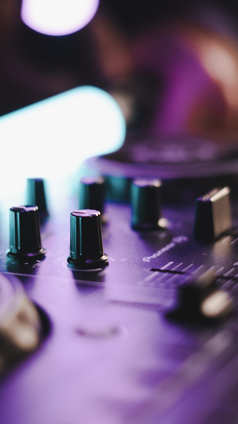 Dj